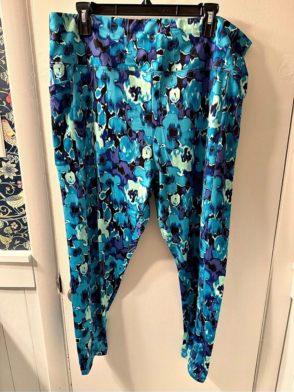 Zone Pro Printed Athletic Leggings in Blue & Purple Like New